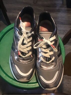 Men's Metallic Gray Athletic Sneakers with White Laces